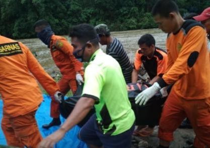 Jenazah Joko dievakuasi Petugas