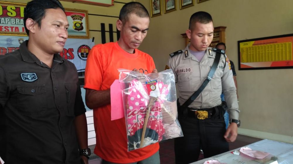 Safari Mas Joni Bersama Barang Bukti
