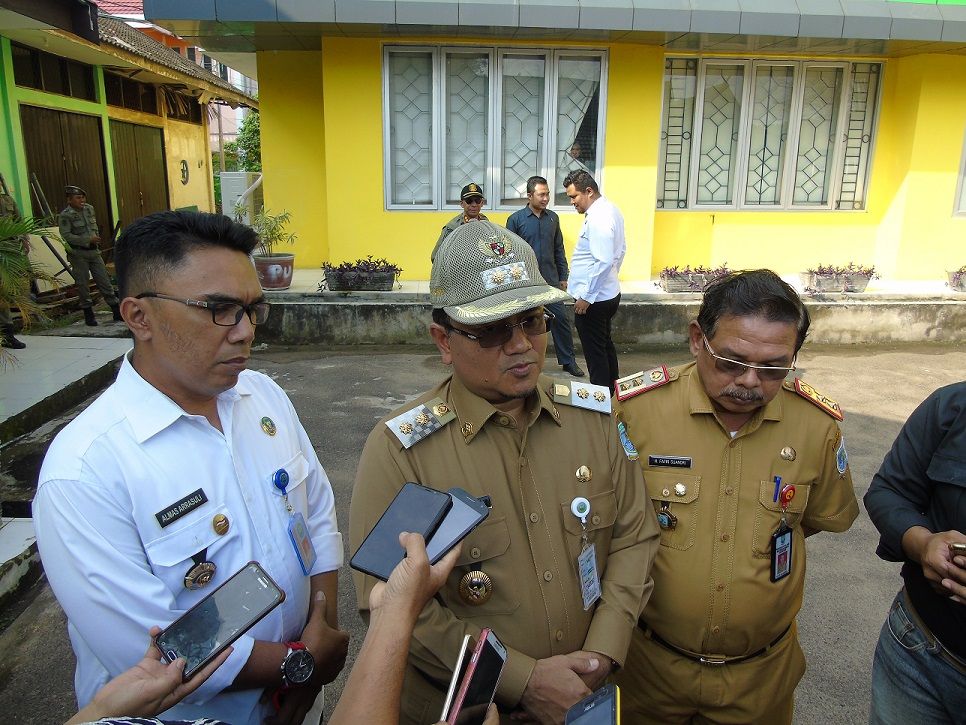 Maulana memberikan keterangan pers