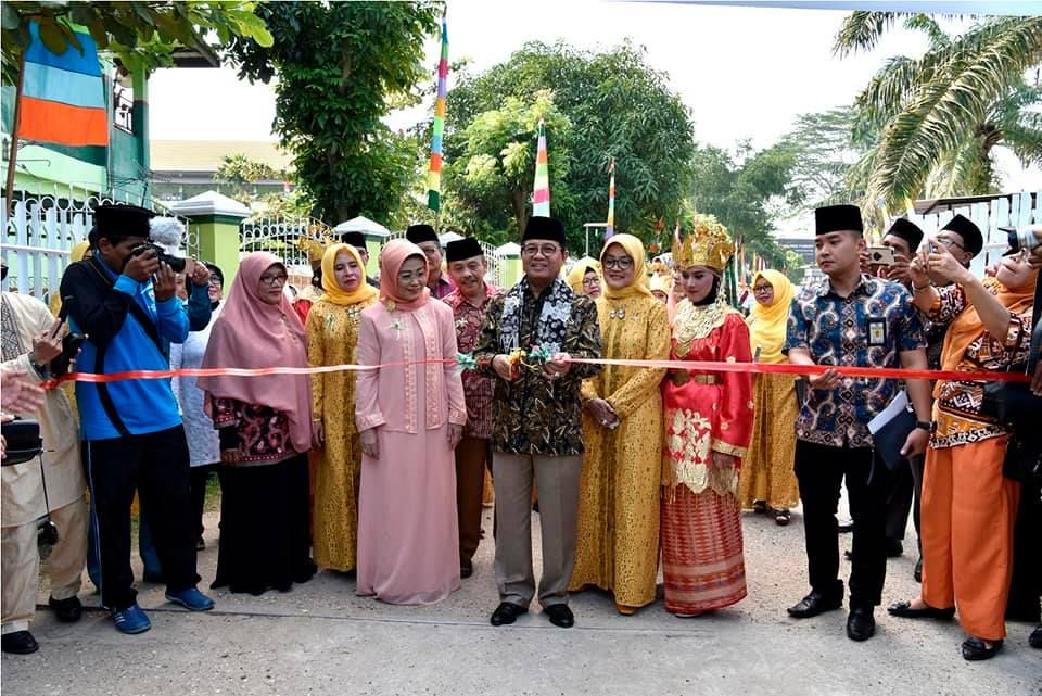 Fachrori saat membuka Gebyar Al-Falah Jambi 2019, yang berlangsung di Sekolah Islam Al-Falah Jambi, Sabtu (23/02).