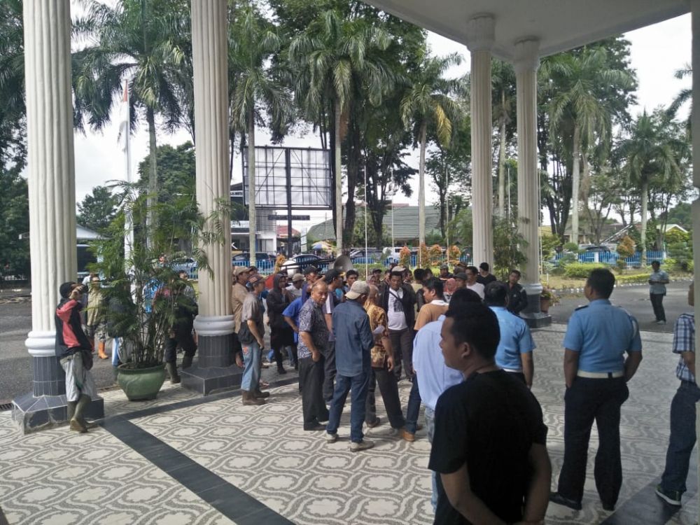 Pedagang Pasar Talang Banjar yang Melakukan Demo Kemarin