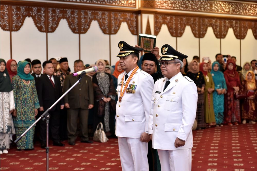 Adi  Rozal dan Ami Taher ketika dilantik kemarin