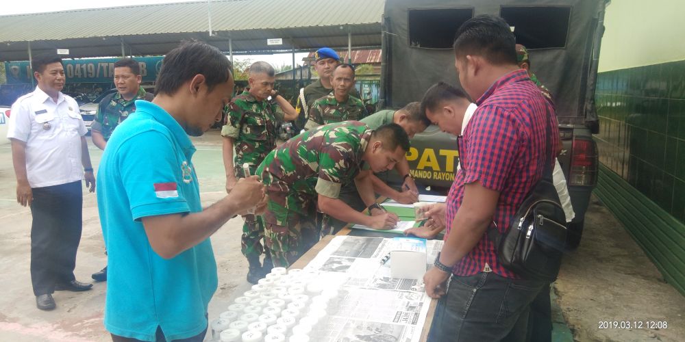 Dandim 0419 Tanjab di Urutan pertama dites Urine nya
