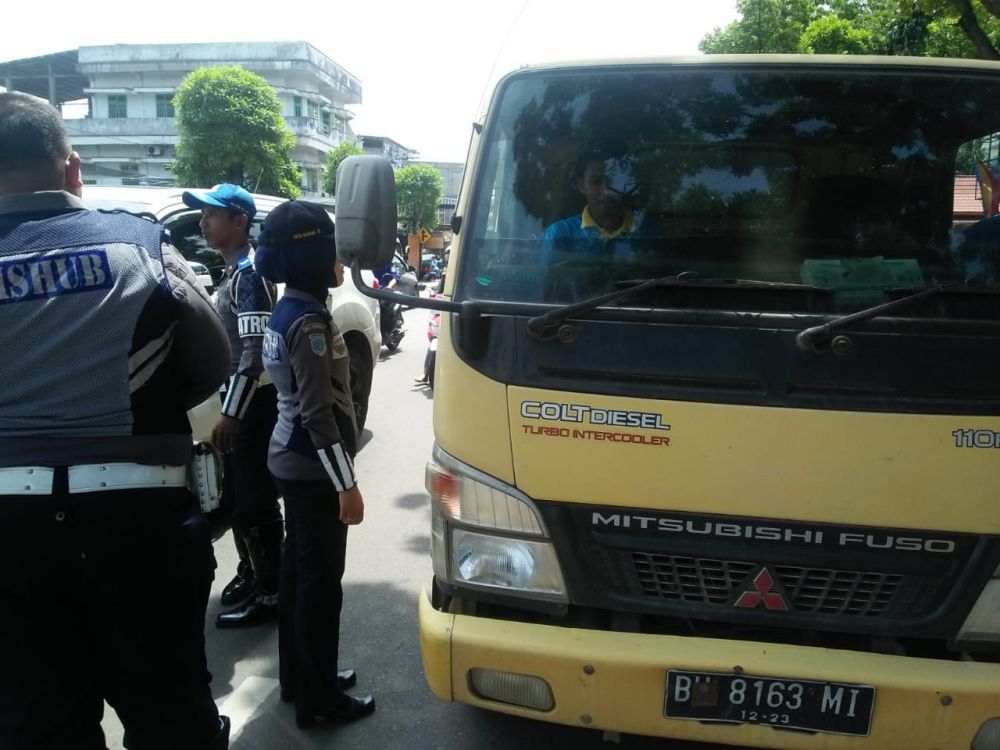 Salah satu truk yang ditilang Dishub Kota Jambi