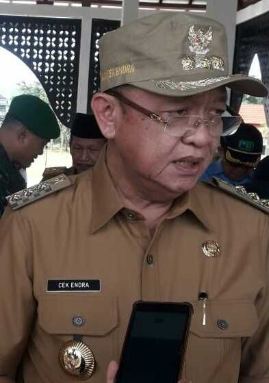 Cek Hendra