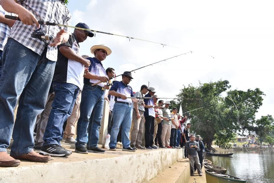 Wakil Walikota Jambi bersama Kapolda Jambi saat menghadiri lomba mancing mania di Danau Sipin Kota Jambi, Kemarin