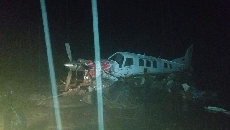 1 Pesawat Twin otter yang Tengah Parkir di Lapangan Terbang Adventis Doyo, Sentani, Papua Rusak Akibat diterjang Banjir Bandang