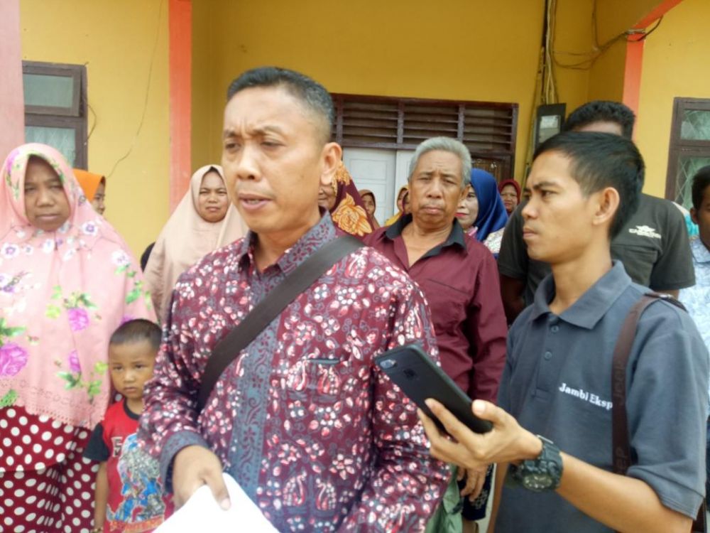 Warga yang mendatangi Dukcapil Batanghari karena tidak bisa merekam e KTP.