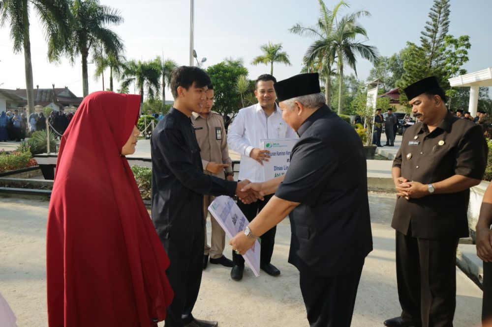 Bupati Safrial didampingi Wabup dalam suatu acara
