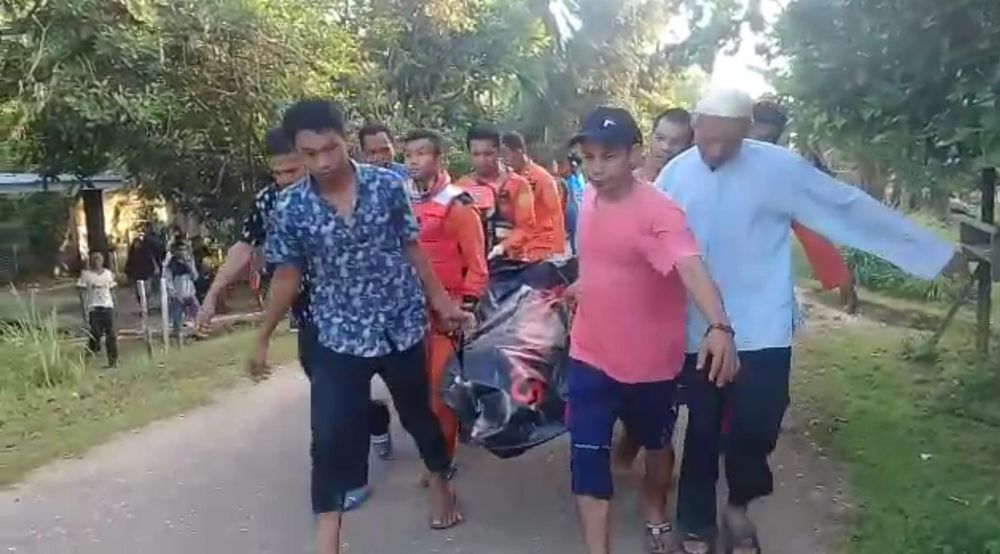 Jasad Zakaria Ketika dievakuasi Petugas Usai ditemukan