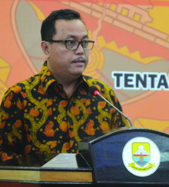 Ketua DPRD Provinsi Jambi Cornelis Bustom