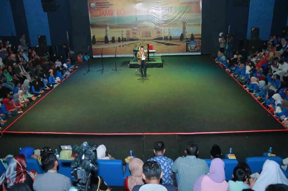 Gubernur Jambi saat menghadiri malam Pesta Seni Nusantara 2019 Jambi Bollywood Night Party