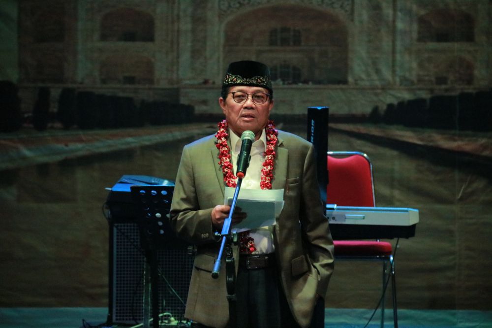 Dr.Drs.H.Fachrori Umar,M.Hum