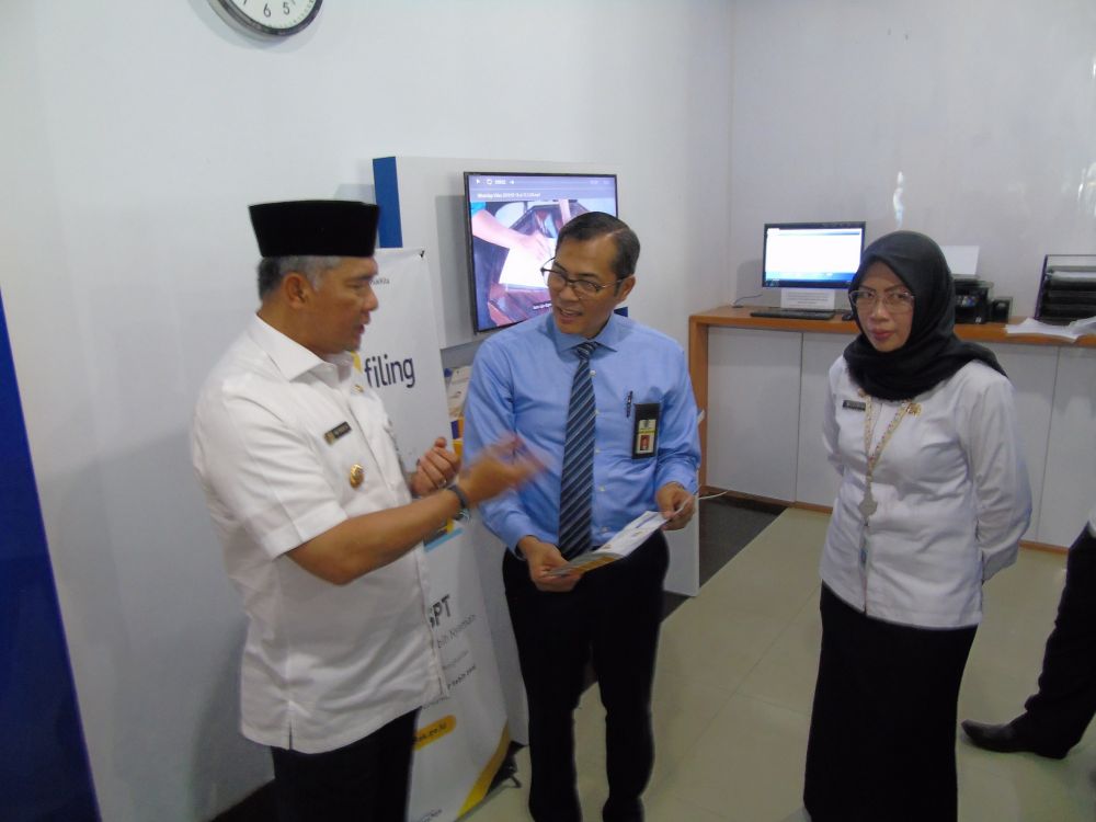 Kedatangan Walikota Fasha di Kantor pajak tersebut disambut langsung oleh Kepala Kantor Pelayanan Pajak Pratama Jambi