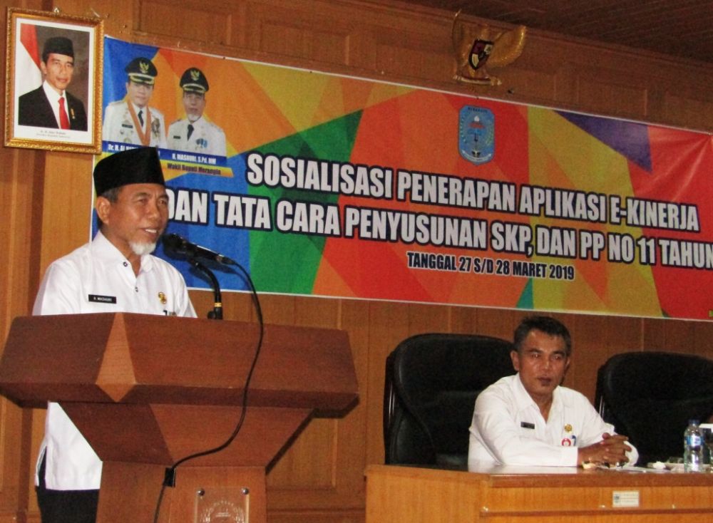 Wabup Merangin H Mashuri menegaskan pentingnya penyusunan E-Kinerja dan SKP secara online, seiring perkembangan teknoligi informasi