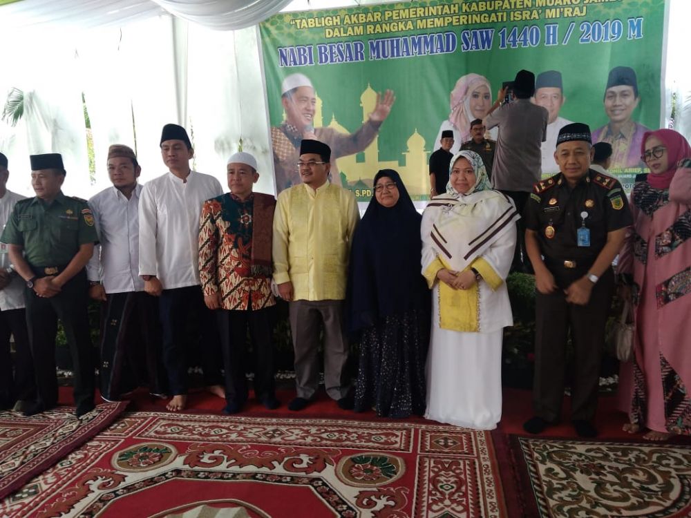 Bupati Masanah Foto Bersama Usai Peringatan Isra Mi'raj