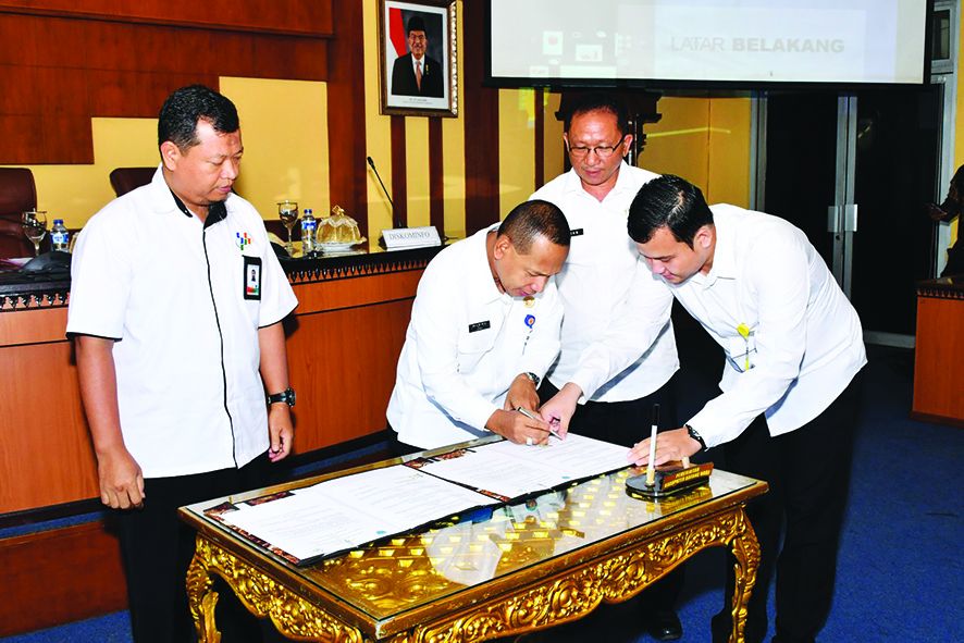 Penandatangan Nota Kesepahaman oleh Asisten III Sekda Batanghari, Fahrizal