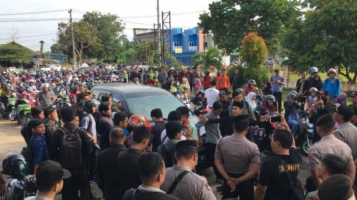 Mahasisiwa UIN STS yang Berunjuk Rasa Kemarin