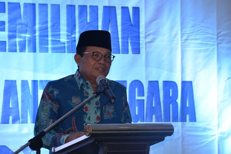 Dr.Drs.H.Fachrori Umar,M.Hum