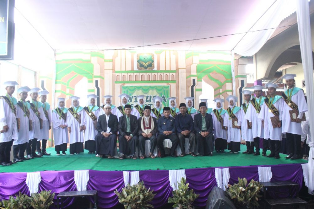 Gubernur Jambi menghadiri Perpisahan dan Wisuda Santri Kelas XII MAN Pondok Pesantren Tahfizhil Qur'an Kabupaten Merangin