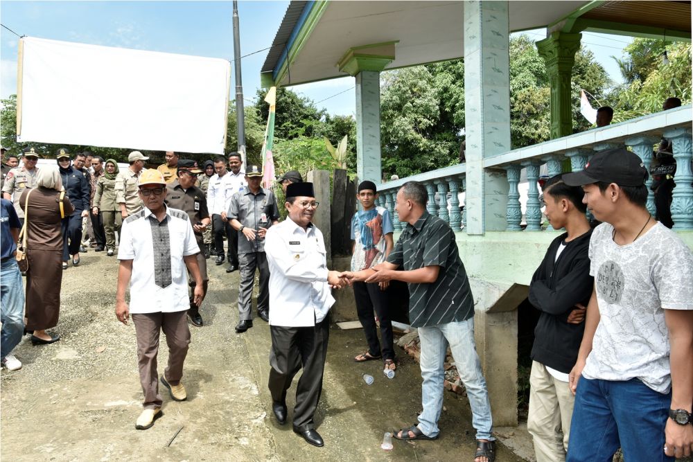 Gubernur Jambi Fachrori saat memantau TPS  pelaksanaan pemilu  2019 kemarin lalu.