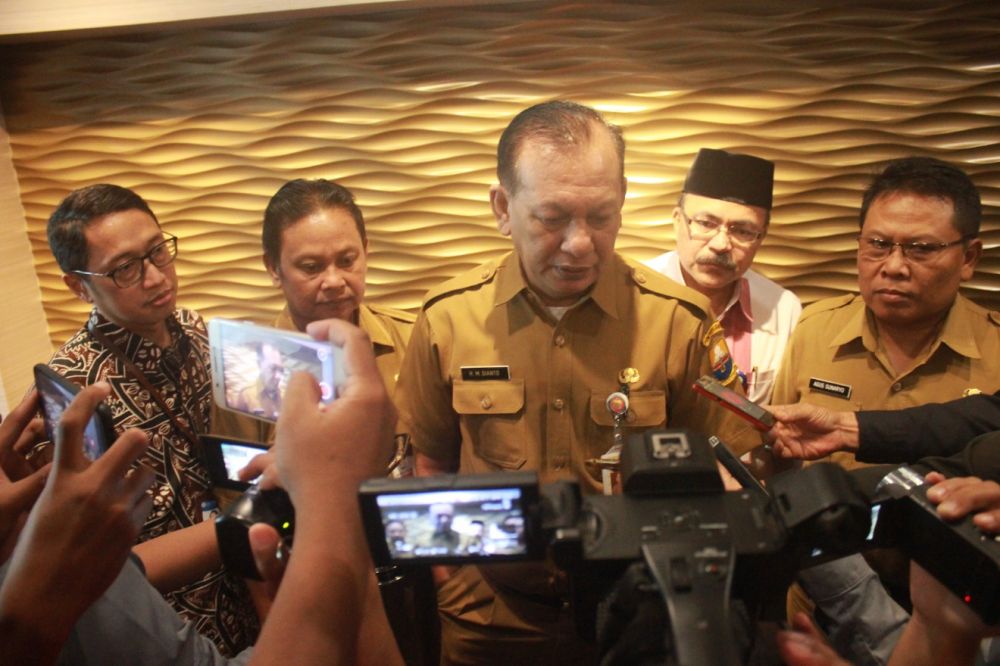 Wawancara Sekda Usai  Rapat Tim Satgas Pangan Provinsi Jambi