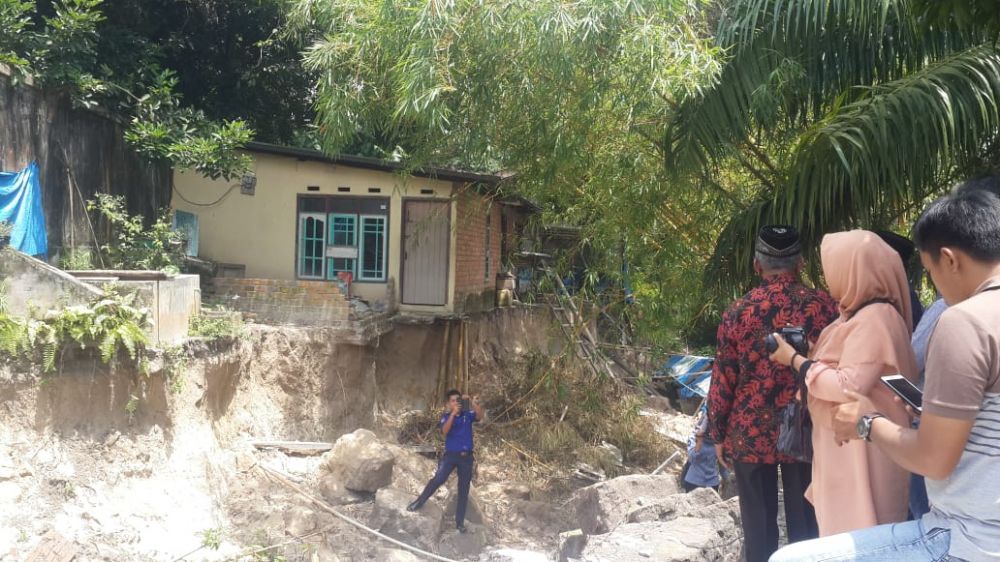 Rumah Warga yang Terkena Longsor