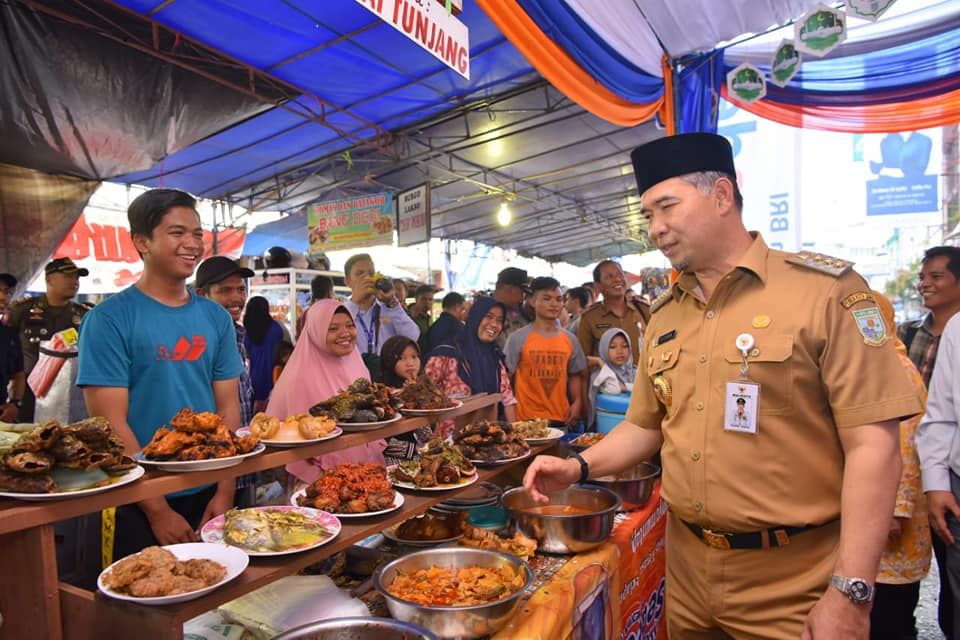 Walikota Jambi sSaat Meninjau Pasar Beduk