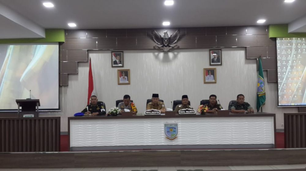 Walikota Jambi Syarif Fasha Saat Memimpin Rapat Terkait Pasca Pemilu 2019
