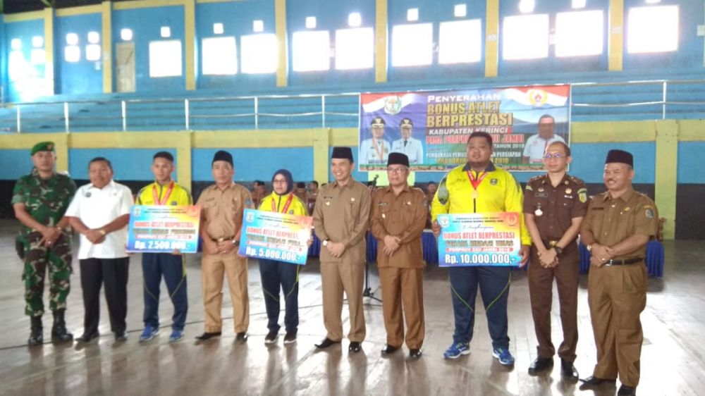 Penyerahan Bonus Atlet Peraih Medali Porprov Jambi