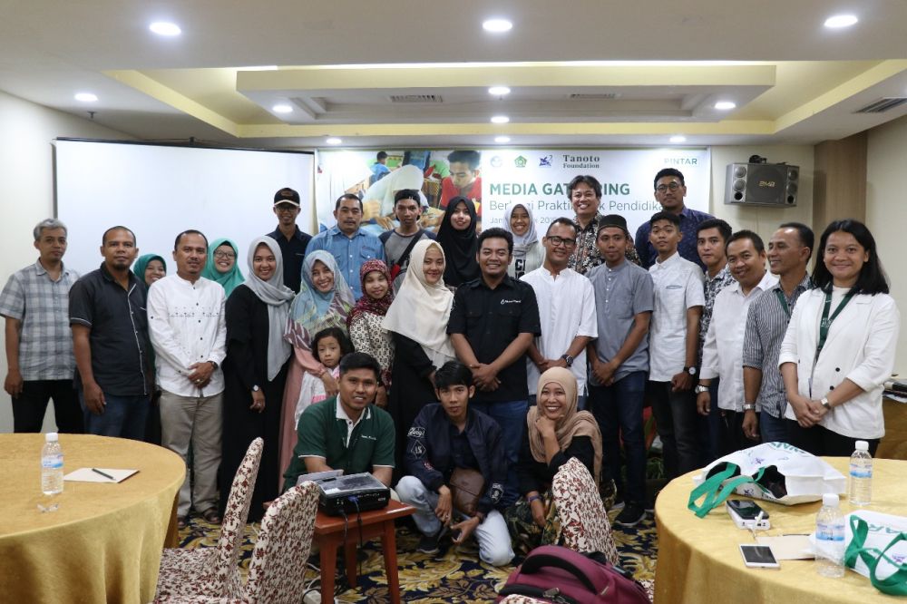 Foto bersama usai acara.