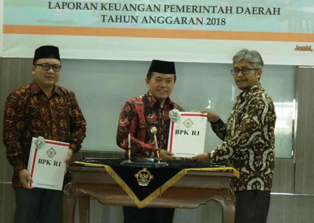 Bupati Merangin H Al Haris menerima laporan hasil pemerikasaan keuangan Pemkab Merangin tahun anggaran 2018 dari BPK