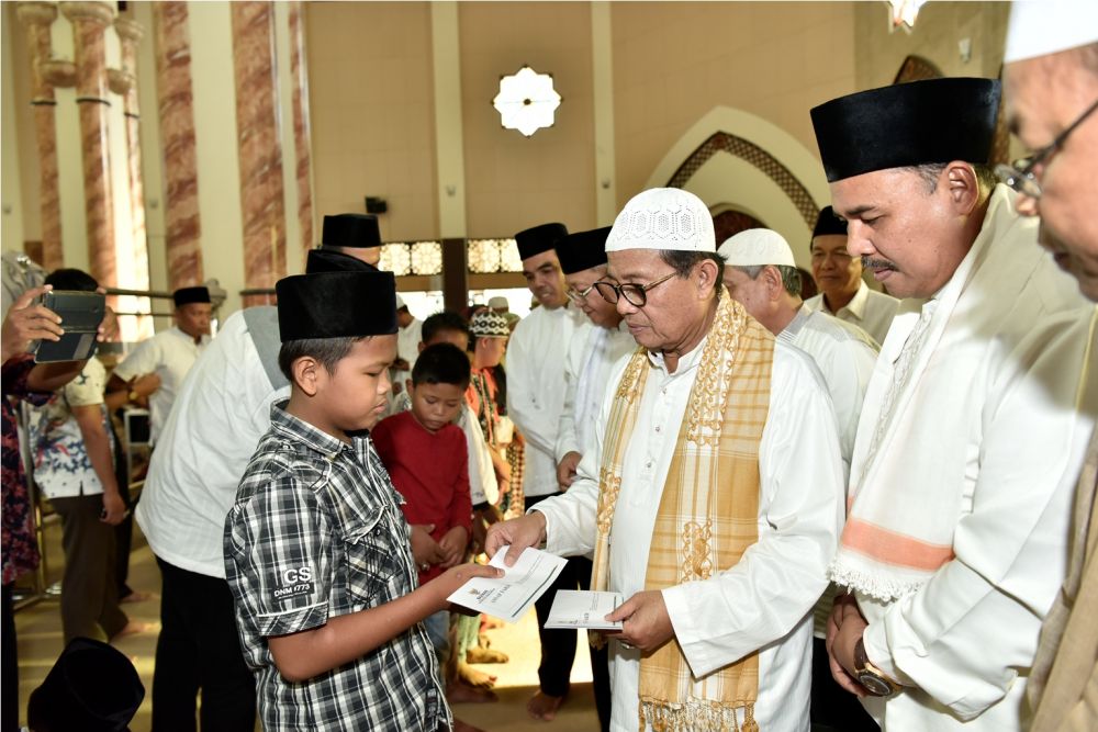 Fachrori dalam penyerahan santunan Baznas kepada kaum duafa dan fakir miskin