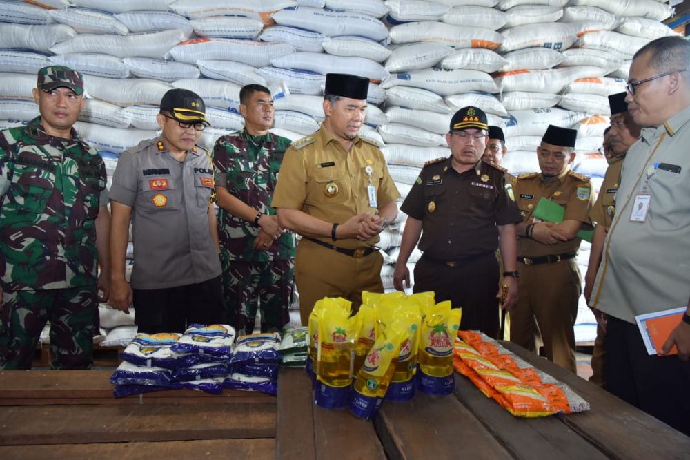 Fasha melakukan pengecekan sembako kemarin
