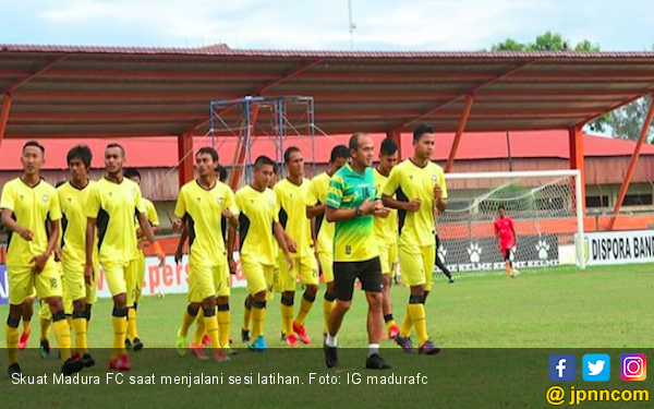 Sesi Latihan Madura FC