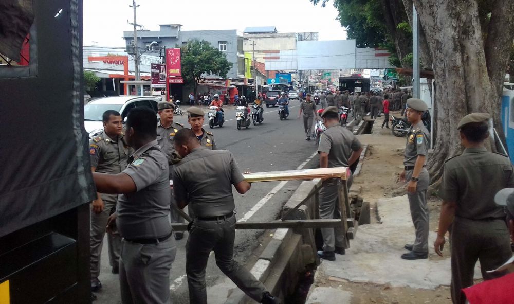 Razia PKL oleh Pol PP Kota Jambi.
