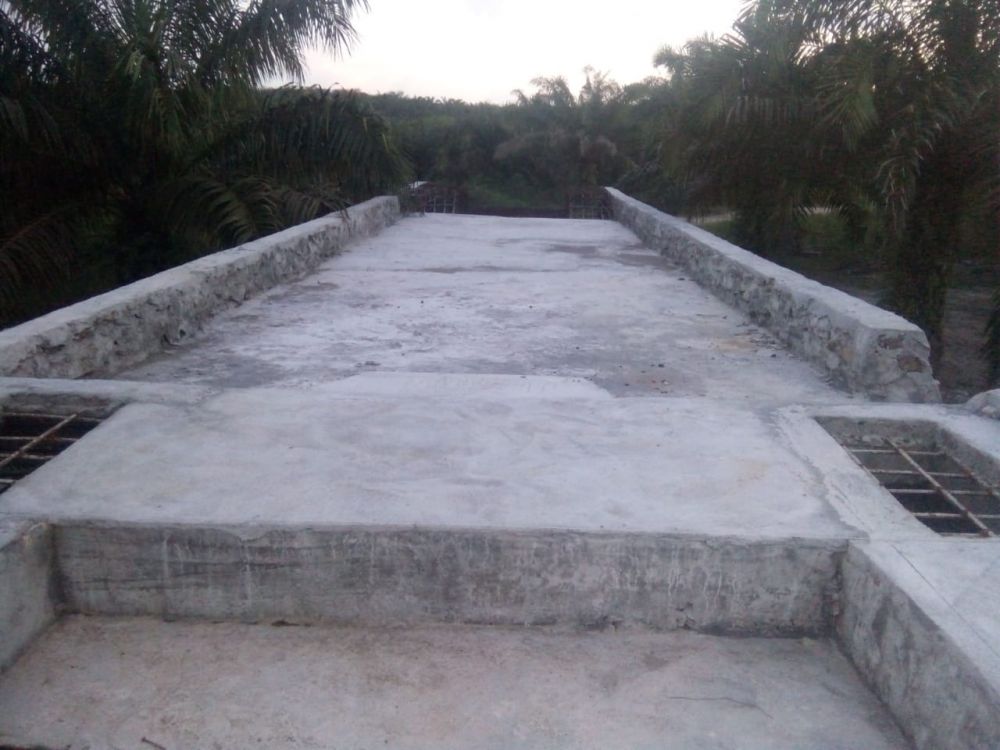 Jembatan Gantung yang pembangunannya mangkrak.
