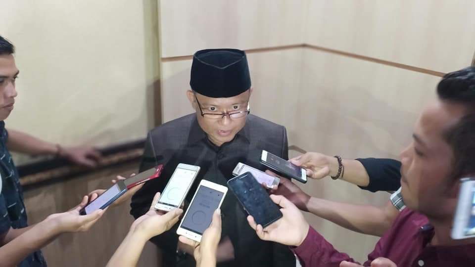 Kepala BKPSDM H Awaldi Bakri ketika diwawancarai.