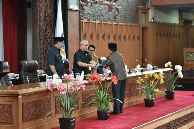 Sekda M Dianto Hadiri Paripurna