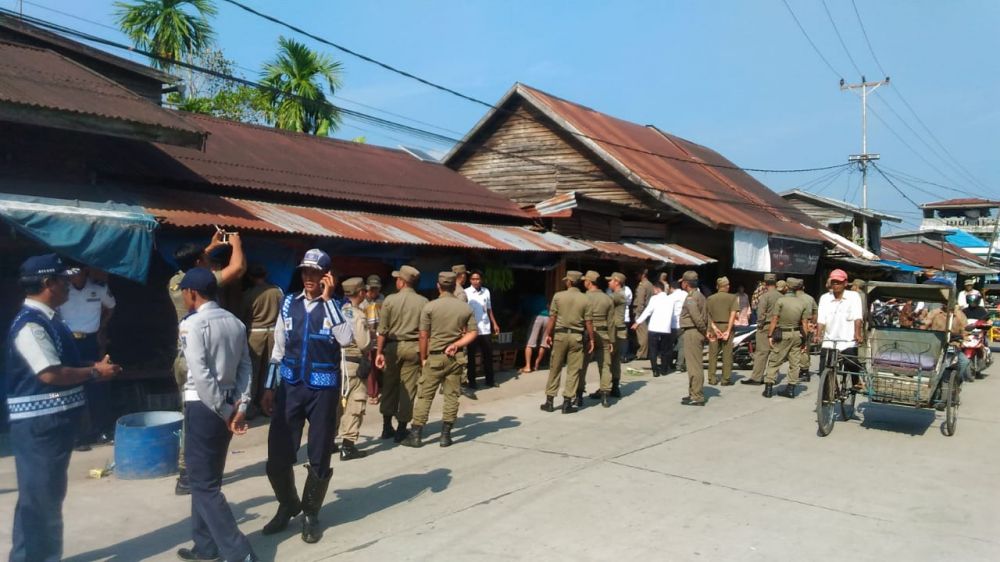 Pol pp dan Koperidag ketika melakukan sidak