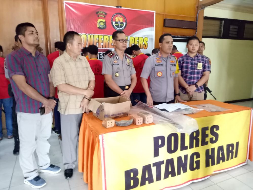Polres Batanghari ketika mengadakan pers rilis