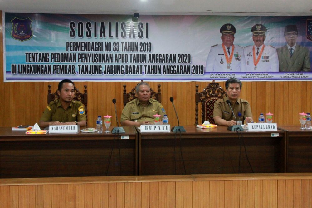 Safrial membuka sosialisasi Permendagri No. 33 Tahun 2019 .