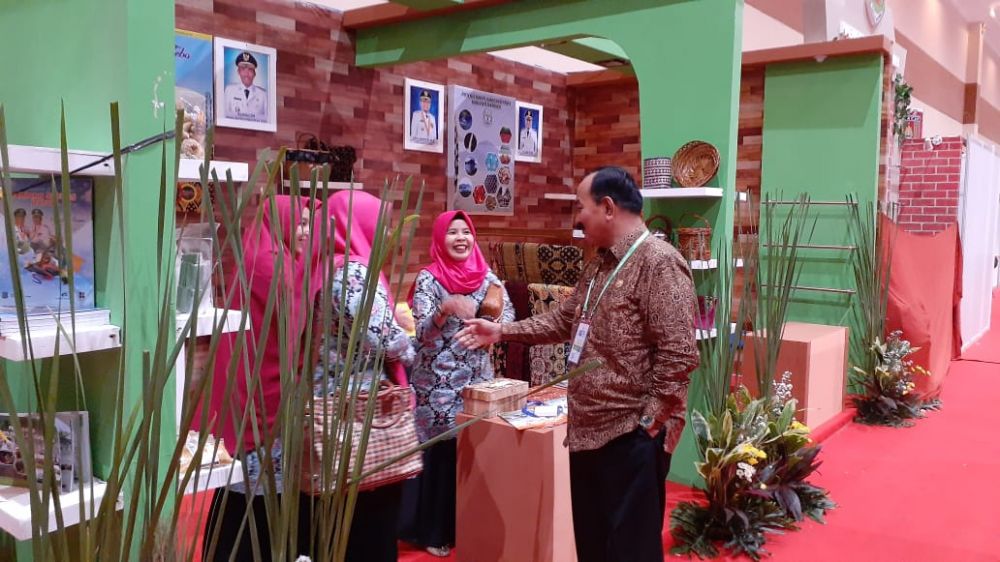 Wabup mengujungi salah satu stand