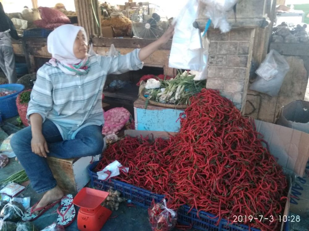 Salah satu penjual cabe di Kabupaten Batanghari.