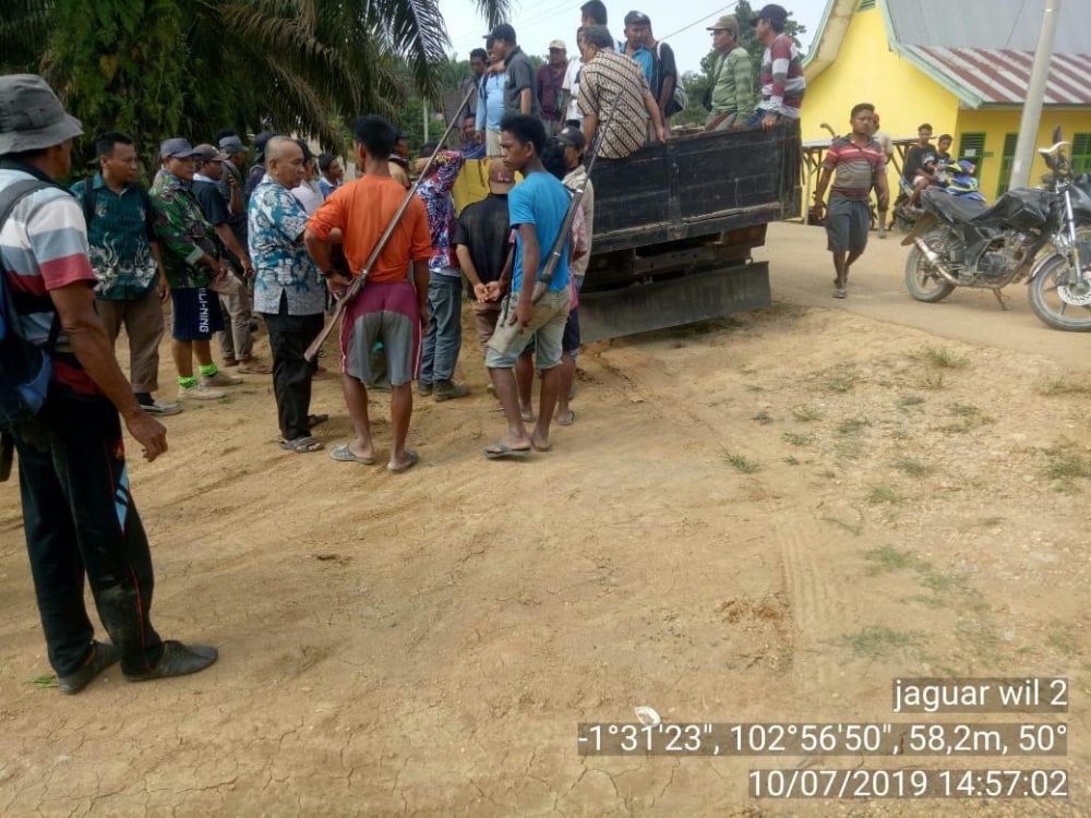 Suasana Desa Sengati yang sempat memanas usia kades di keroyok.