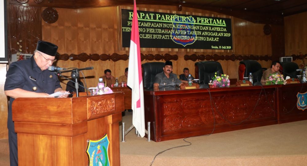 Bupati Tanjab Barat DR. Ir. H. Safrial, MS.