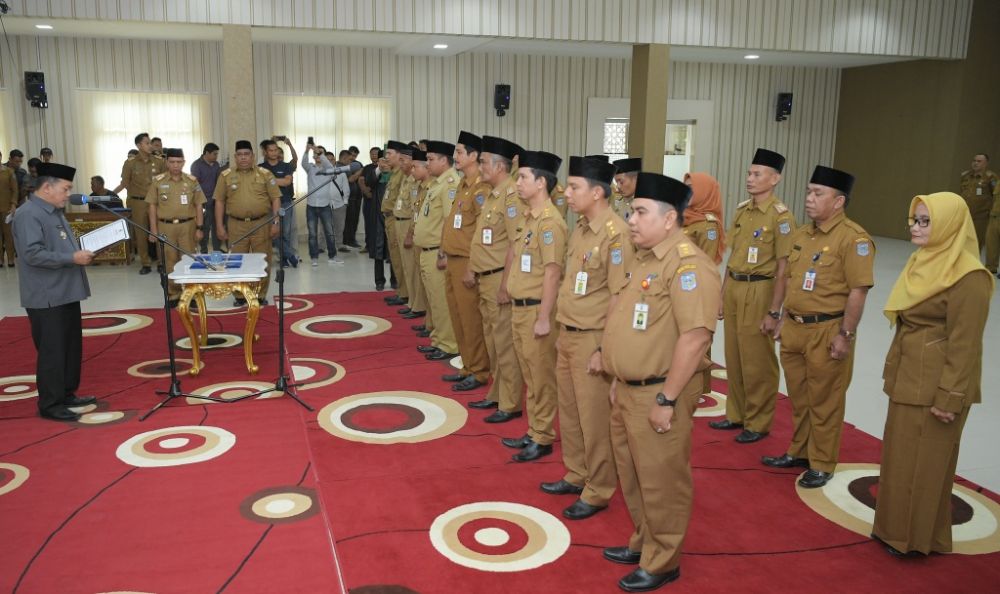 Bupati Merangin melantik pejabat eselon III dan IV di jajaran Pemkab Merangin.