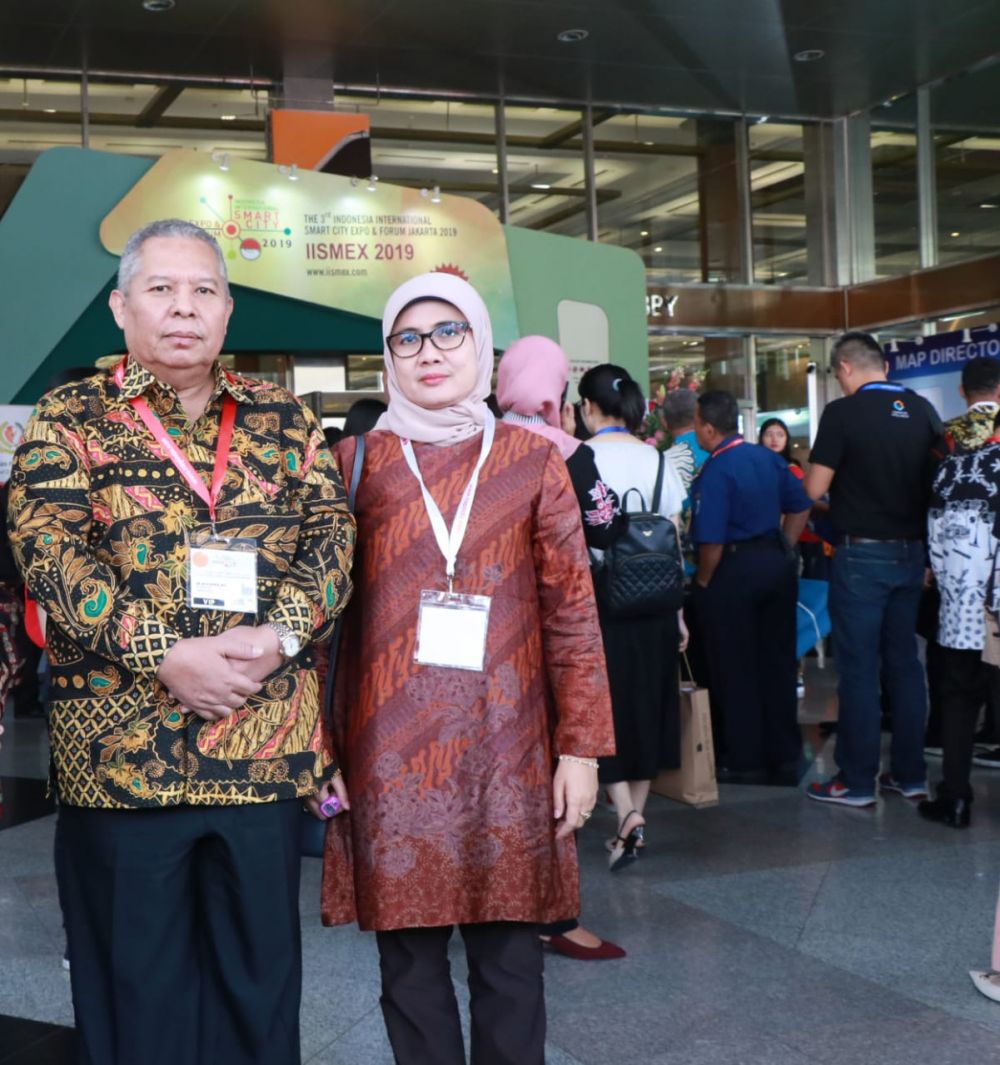 Safrial beserta istri