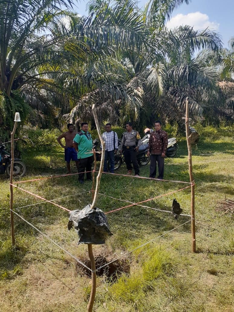 Warga memberi pembatas lokais keluarnya gas.jpg