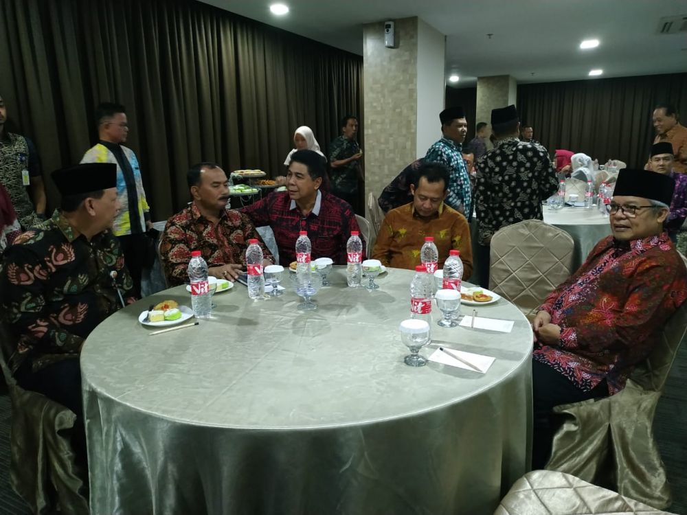 Wabup Amir Sakib bersama Wabup kabupaten lainya.